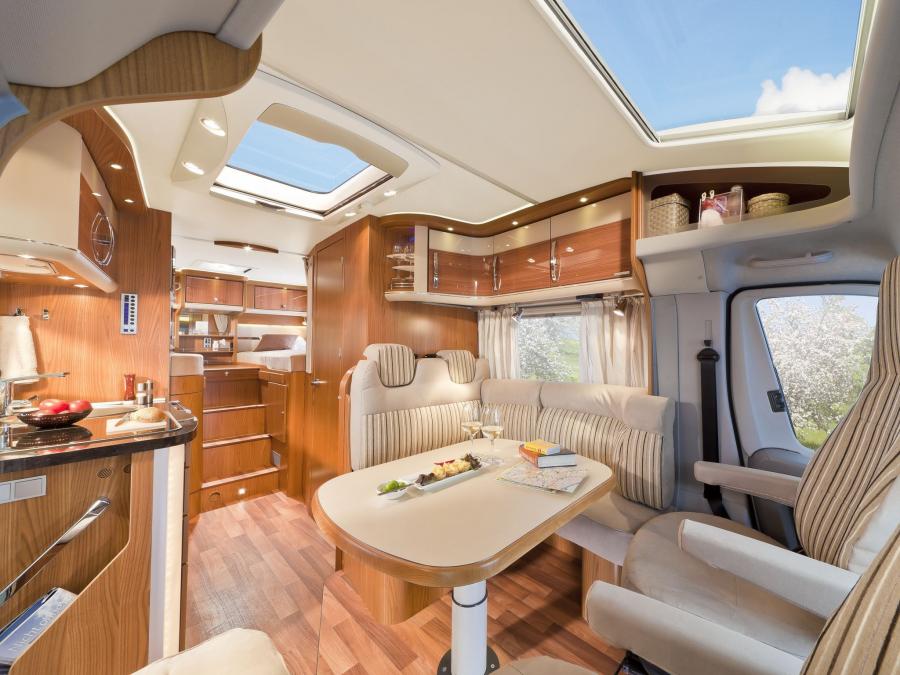 Интерьер Hymer Tramp 674 SL Star Edition 2009 года  (фото 4 из 7)